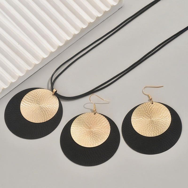 Retro disc necklace women's high sense light luxury fashion new pendant neck chain Valentine's Day gift