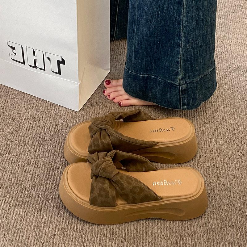 Fashion Shoes House Slippers Platform Slides Summer Clogs Woman Fashion Pantofle Beach Luxury 2025 Slippers Casual Summer Women's Shoes