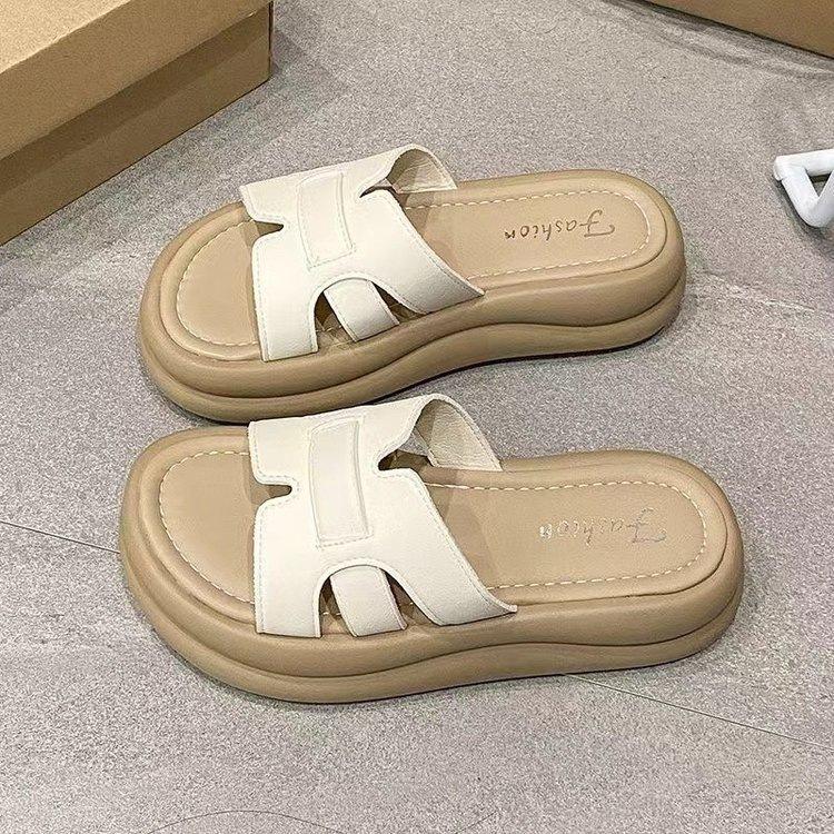 Thick-soled cool slippers for women's summer outer wear 2025 new models with skirts, high-end seaside beach one-word drag, Internet celebrity sandals