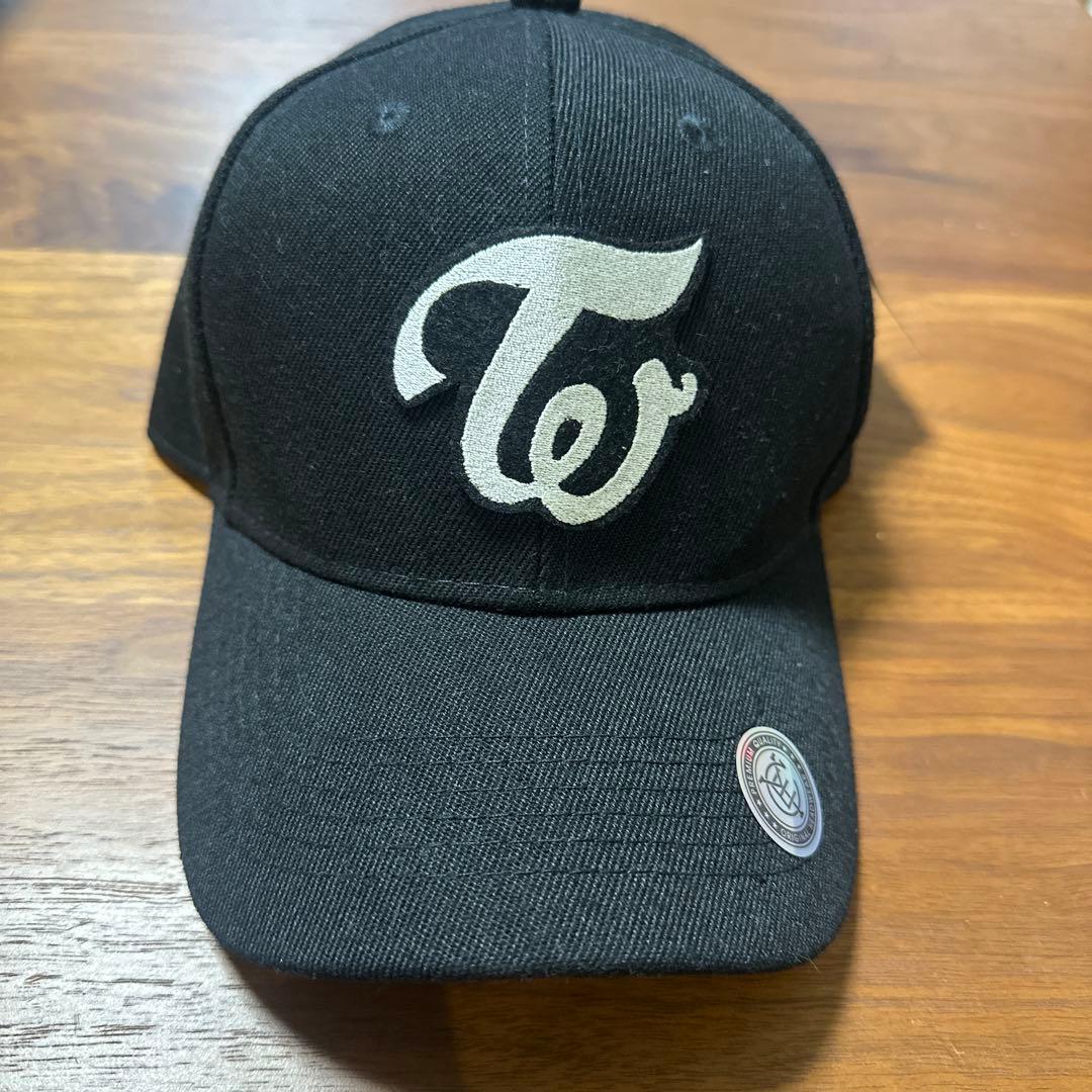 

[USED] TWICE Black Cap