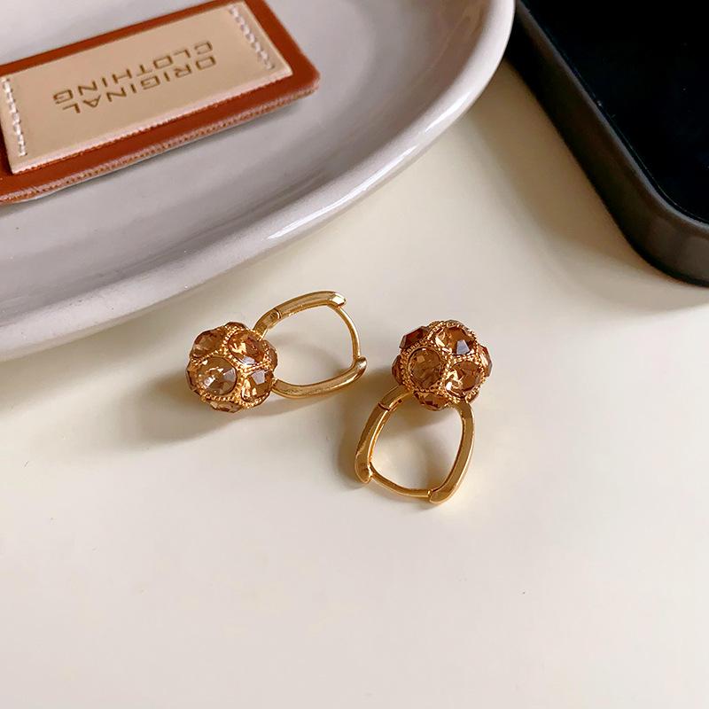 

18K Gold-Plated Diamond Geometric Ear Cuffs: Retro Luxury Earrings