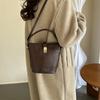 Stylish And Trendy 2023 Bucket Bag In Brown Chic Minimalist Design For Casual Use