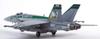 Plastikový model amerického námořnictva Super Hornet Chippy Ho v měřítku 1/72 od Doyusha. Úžasný! Č. 7 F/A-18E VFA-195 Barevně kódovaný