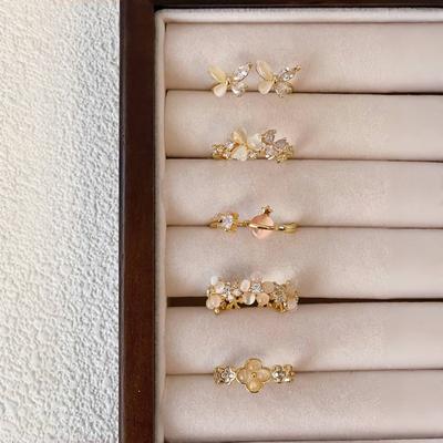 Gold Exquisiter Leichter Luxus High-End Imitationsopal Serie Offener Ring Blume Nischendesign Schmetterlingsring Frau