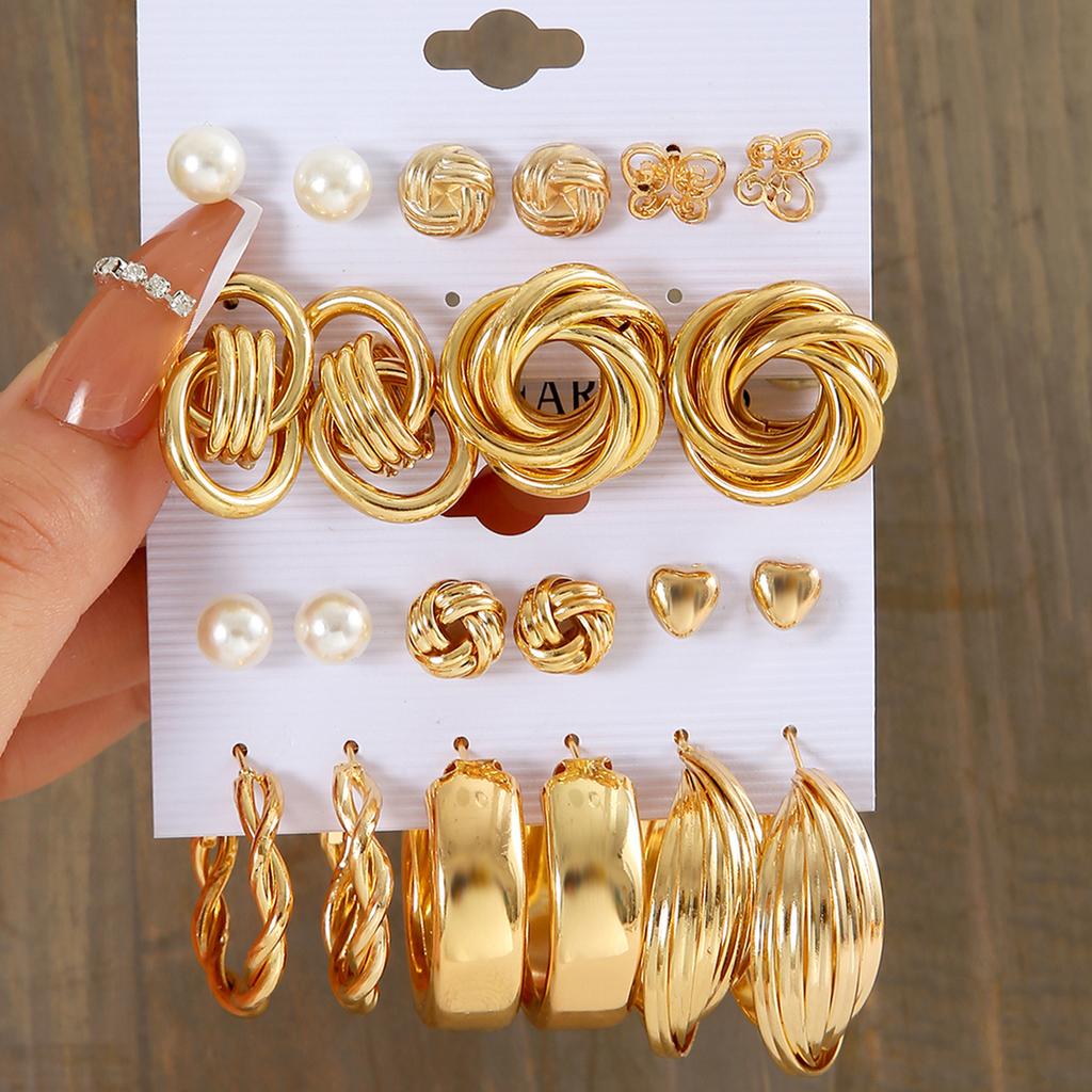 1Set of Retro and Exaggerated Heart-shaped Stud Earrings with Twisted Twisted Patterns, Fashionable and Elegant Women's Earrings