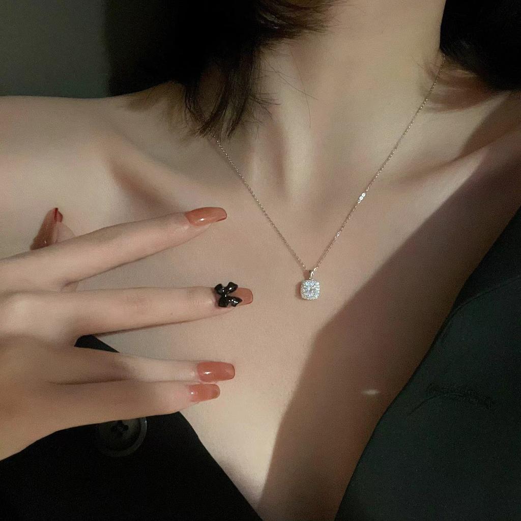 Pure Desire Ceiling Shining Zircon Light Luxury Collarbone Chain Necklace Female Tide Exquisite Temperament Versatile Neck Chain Jewelry