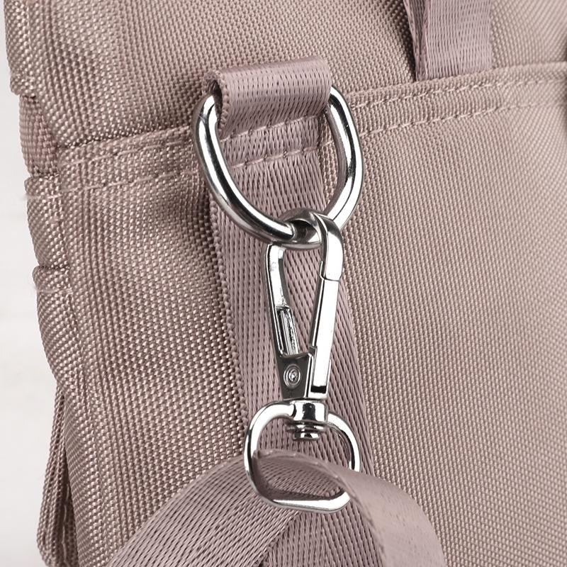 Bolso Cruzado Compacto de Nailon para Mujer – Diseño Ligero y Resistente al Agua con Placa Metálica con Logo y Múltiples Bolsillos, Ideal para el Uso Diario