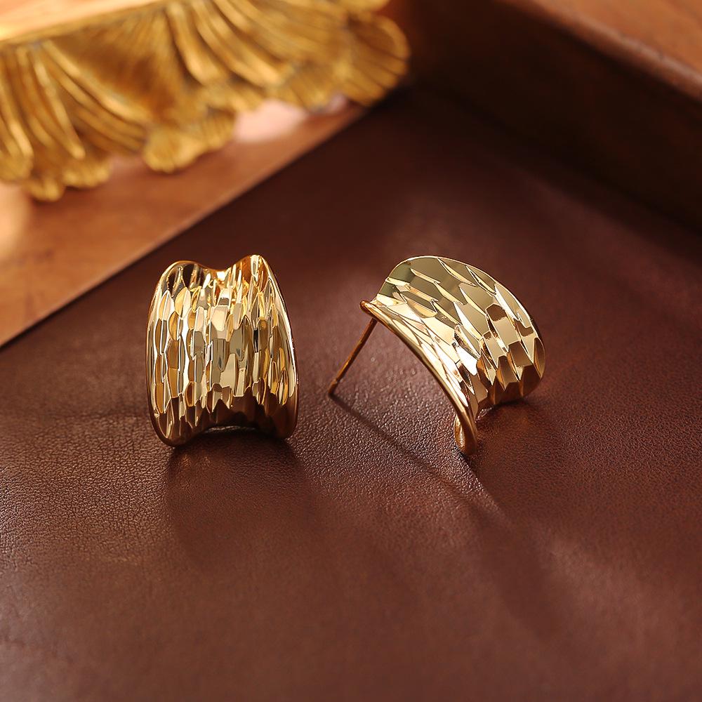 European & American Style C-Shaped Earrings with Unique Pleated Texture - INS Cold Style Women's Jewelry.