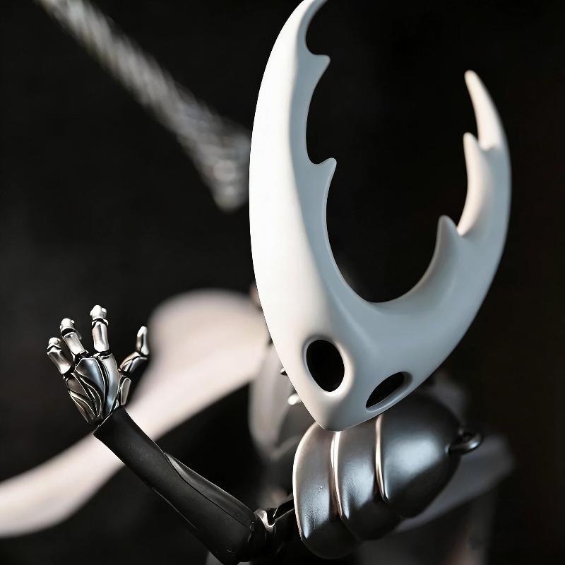 34cm Hollow Knight Pale King Action Figure Combat Pose Game Statue With Base Collectible Display Model Toy Desk Ornament Gifts