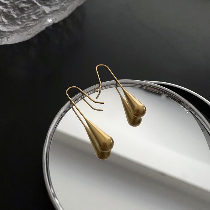 

2024 Trendy European & American Style Women s Gold Earrings - High-End Simplicity, Unfading, Popular Fashion