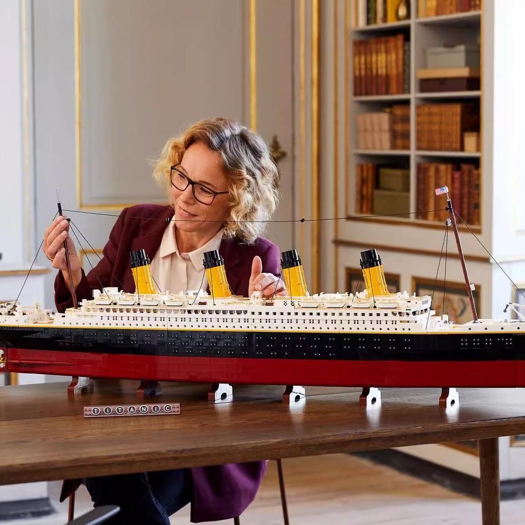 New 9090Pcs Large Cruise Boat Ship Model Home Decoration Diy Gift Desktop Ornament Children'S Birthday Gift