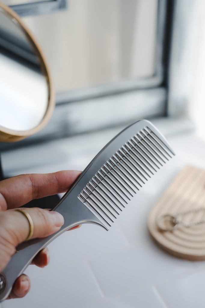 Platinum Rose Comb Super Dark Hair Metal Static Electricity Made in Japan LumiKA+ Comb, Comb, Dispersing,