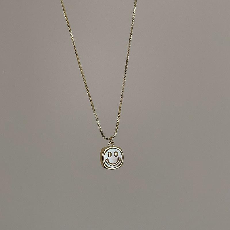 Fritillary Square Smiley Face Pendant Necklace Female Niche Unique Personality Fashion Sweet Temperament Versatile Neck Chain Collarbone Chain