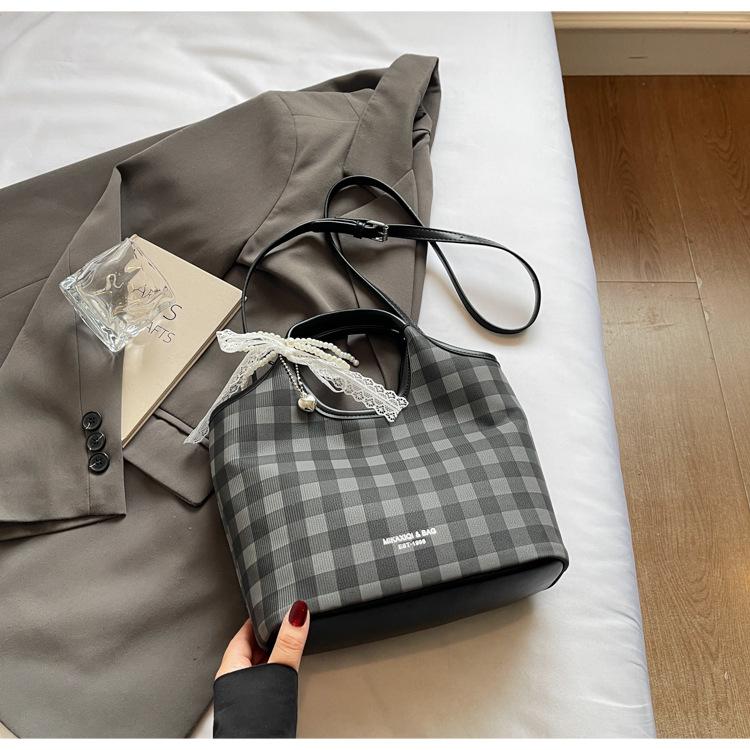 Korean version plaid contrasting color handbag women's 2025 summer new niche design messenger bag simple shoulder bag