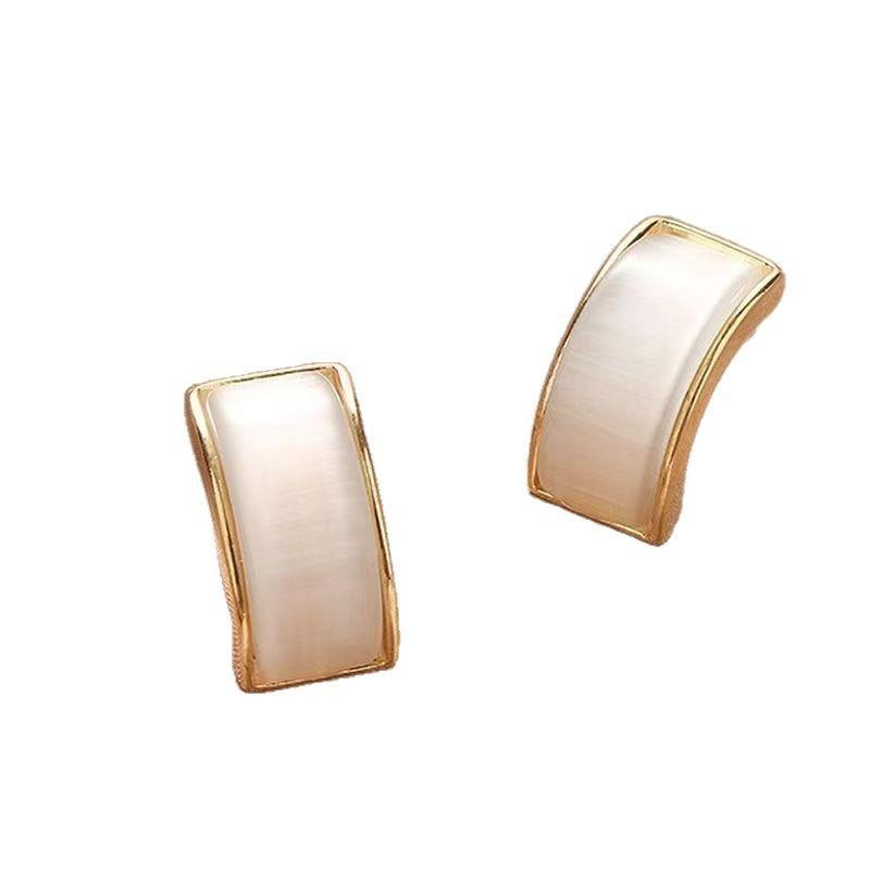 Alloy Feminine Ear Studs For Women With Geometric Circle Design And Fashion