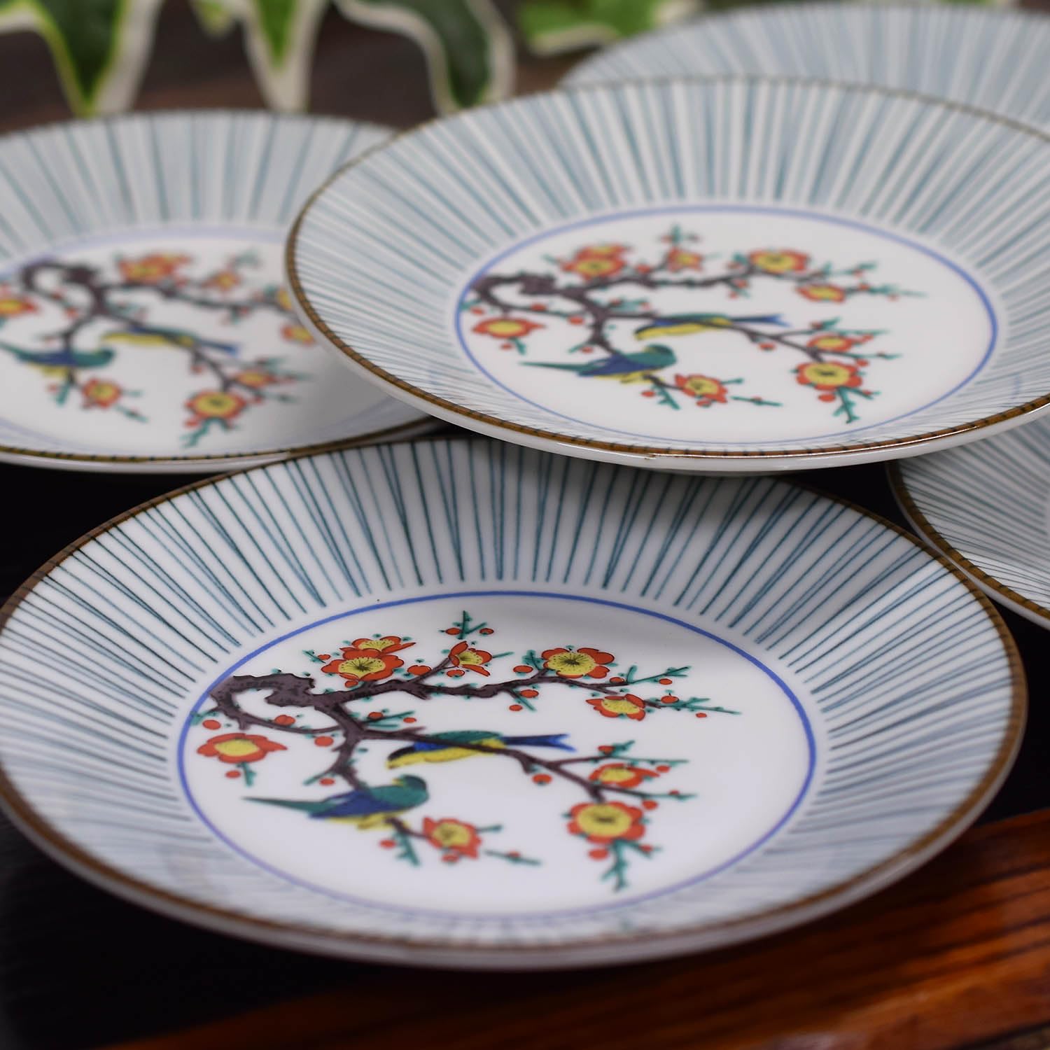 

Waza no Kura Plate Stylish Kutani Ware Medium Plate Set with Plum and Bird Japanese Made in Perfect as a Wedding Set 5-Piece Designs. High-Quality белый