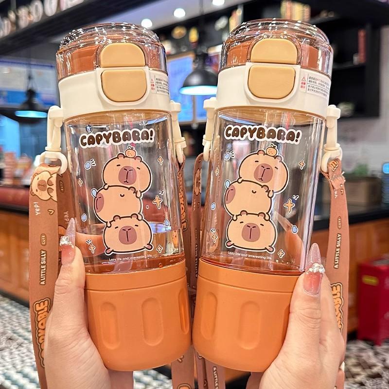 580ml Tritan Cute Capybara Space Cup with Hand-held Ring BPA-Free Portable Camper Water Bottle  with Straw and Strap Juice Cup