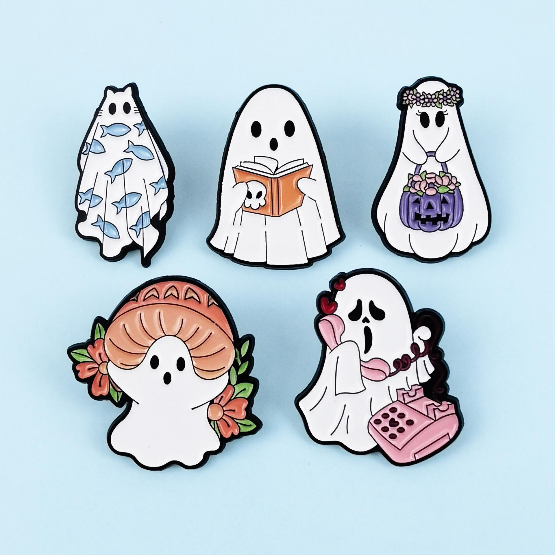 

5pcs Ghost Shape Brooch Set Cute Lovely Cartoon Anime Pin Brooch Set For Women Halloween Clothings Decoration