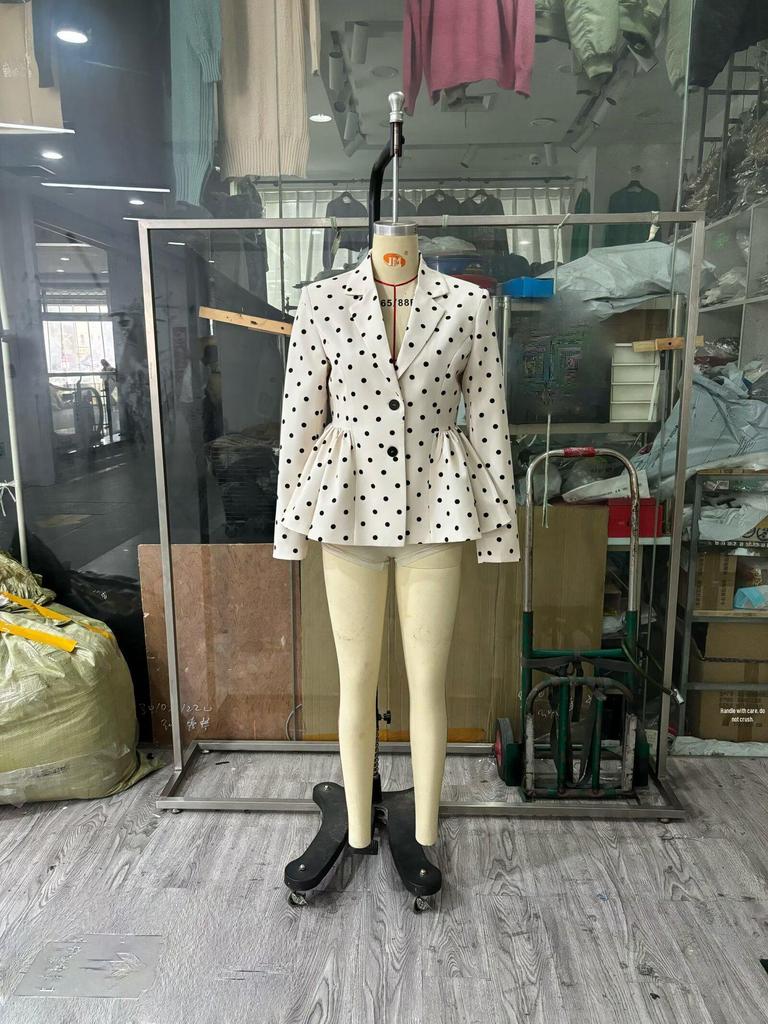 Blazer de Terno Feminino de Bolinhas Dupla Face com Lapela 2025 - Moda Outono/Inverno