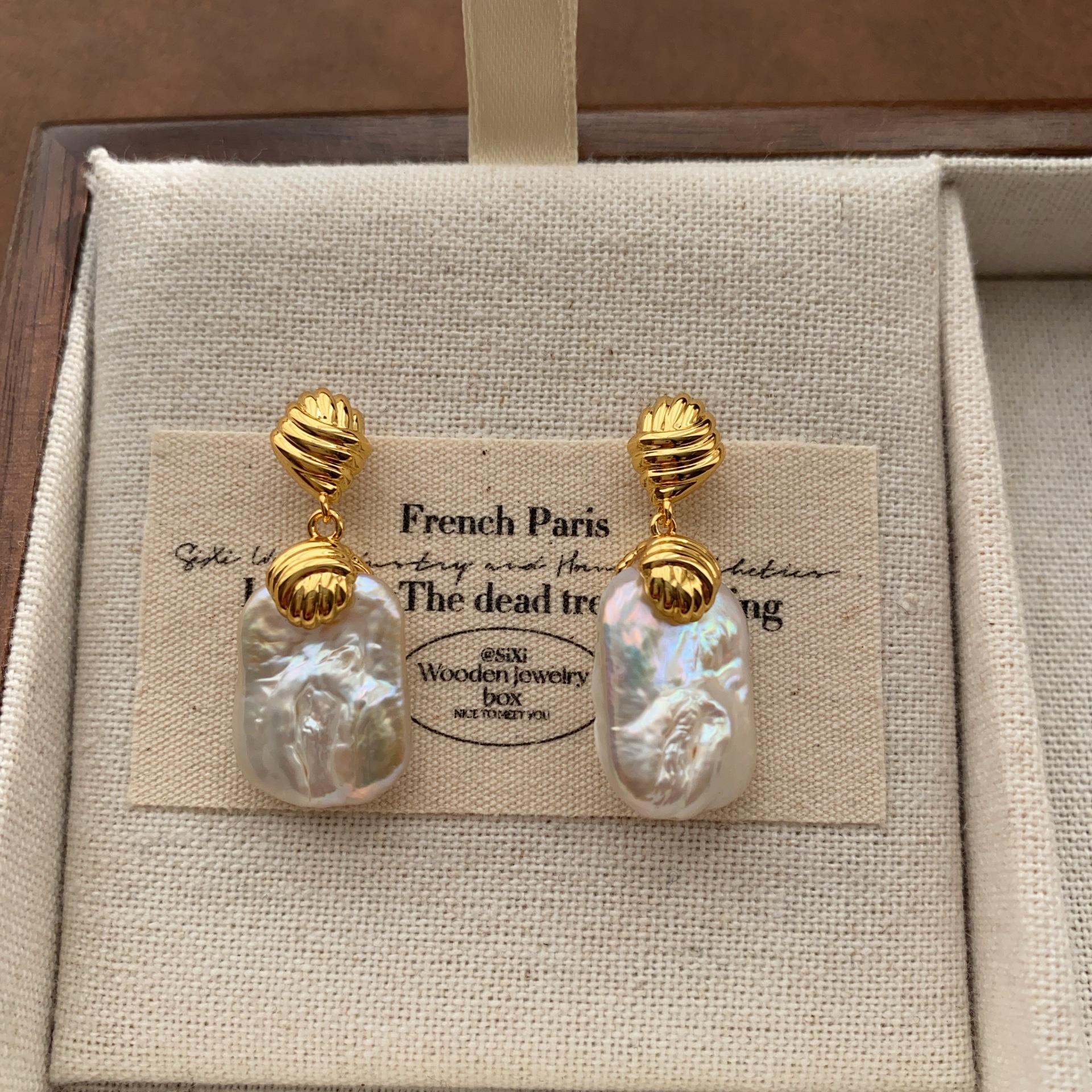 Vintage Baroque Pearl Earrings Earrings Elegant and Delicate Three-dimensional Earrings