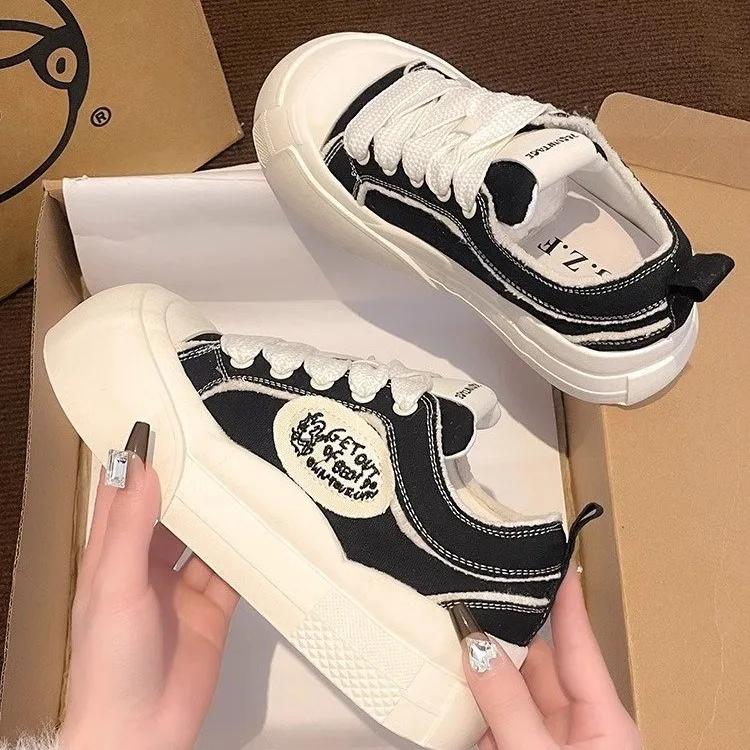 Women Shoes 2025 Spring New Collection Thick Bottom Round Head Canvas Casual Board Shoes Women