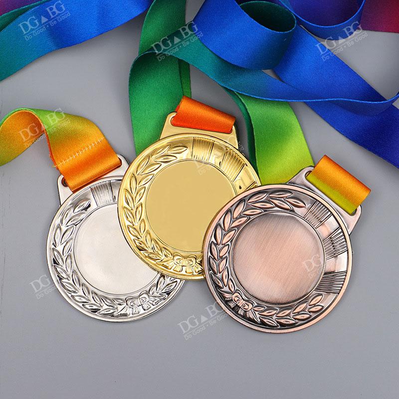 Marathon Gold Winner Award Medals With Neck Ribbon 3D Running Runner 1St 2Nd Trophy Various Sport Souvenir Prize Gift Customized