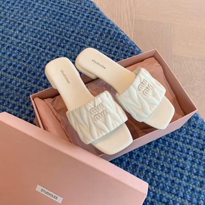 A MIU's Pleated Square Head One-word Slippers Flat-heeled Sandals Outside