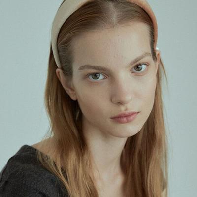 Elizabeth Moments Camel Velvet Headband