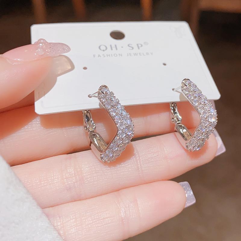 Sweet and Light Luxury Square Buckle Earrings for Women Cold Style High-end French Versatile Diamond Earrings