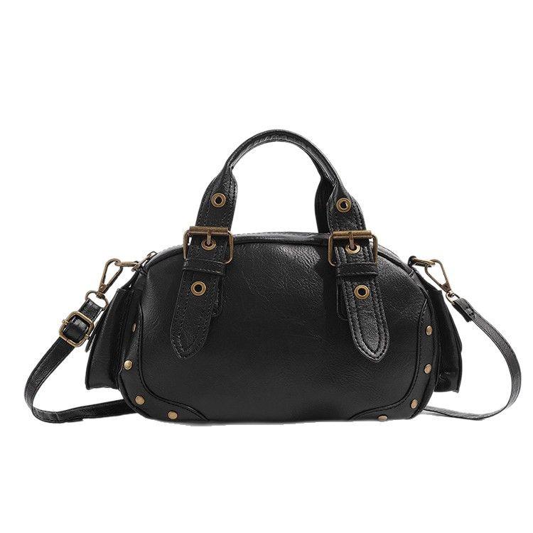 This year's popular biker-style Boston handbag is a multi-pocket vintage niche high-quality shoulder and crossbody bag