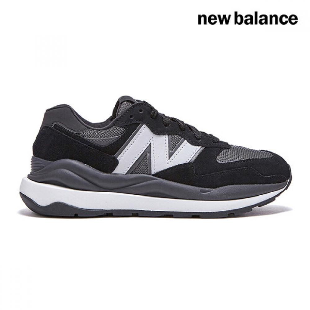 

New Balance 574 Кроссовки унисекс 8(260)
