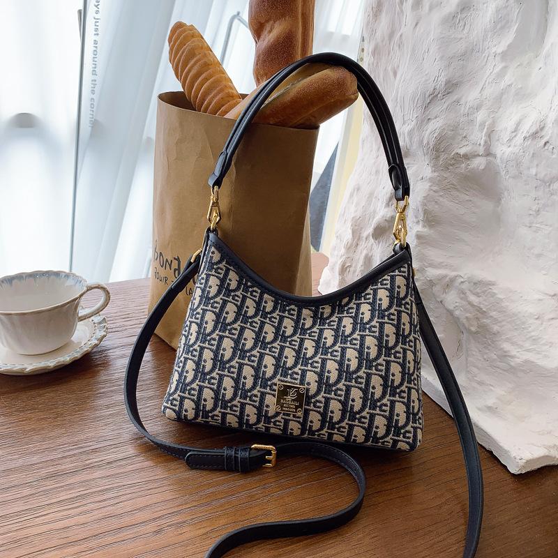 

Small bag women s new niche design embroidered retro vegetable basket versatile single shoulder crossbody single shoulder small bag