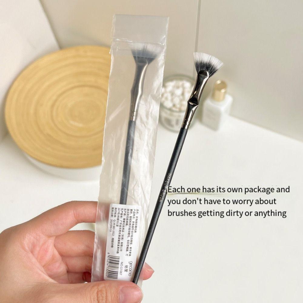 Makeup Brush Angled Fan-shaped Eyelash Brush Fine Professional Mascara Fan Brush Wooden Handle Clearly Rooted Makeup Tool