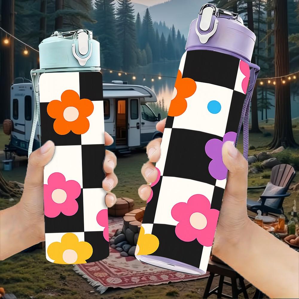 1PC Checkerboard Color Daisy Flower Print 750ml Color Plastic Sports Water Bottle Leakproof Flip Straw Lid Suitable for Sports Office Home Use