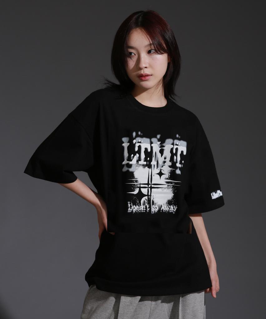 LIKE THE MOST Ltmt Monogram Round Over T-Shirt_Black