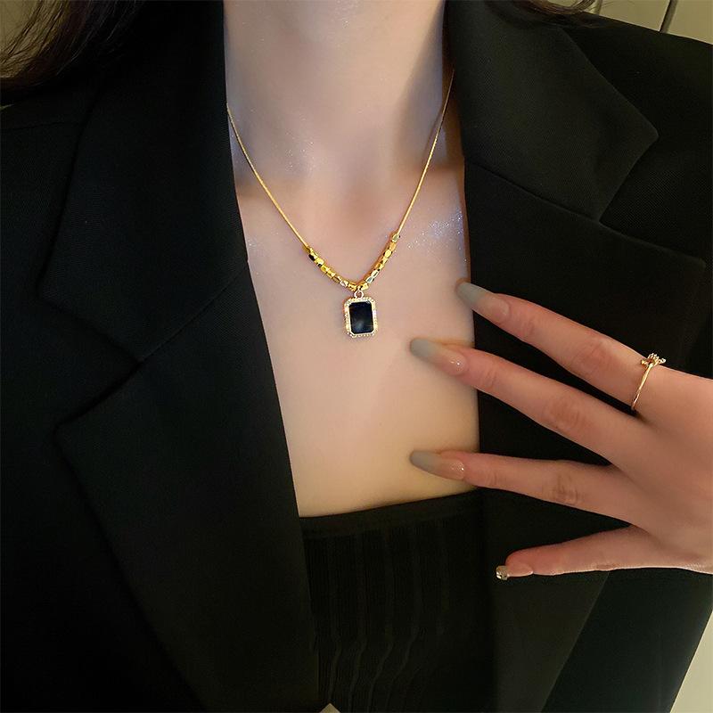 Stainless Steel Necklace , 18K Gold Women's Fashion Square Pendant Necklace, Trendy Versatile Charming Jewelry Necklace