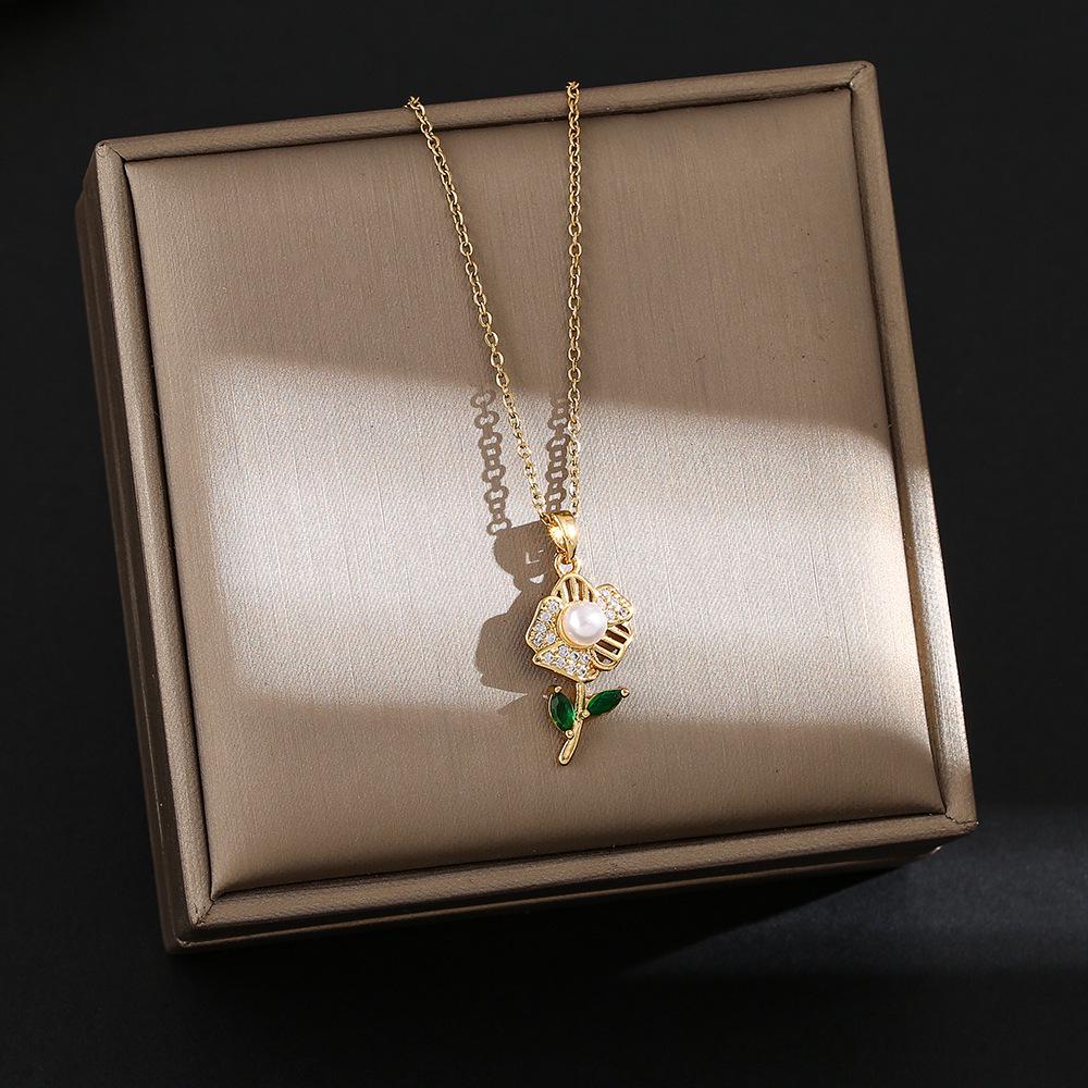 Elegant Korean Micro-Inlaid Titanium Necklace - Luxurious Women's Clavicle Chain, Non-Fading, Unique Minority Design.