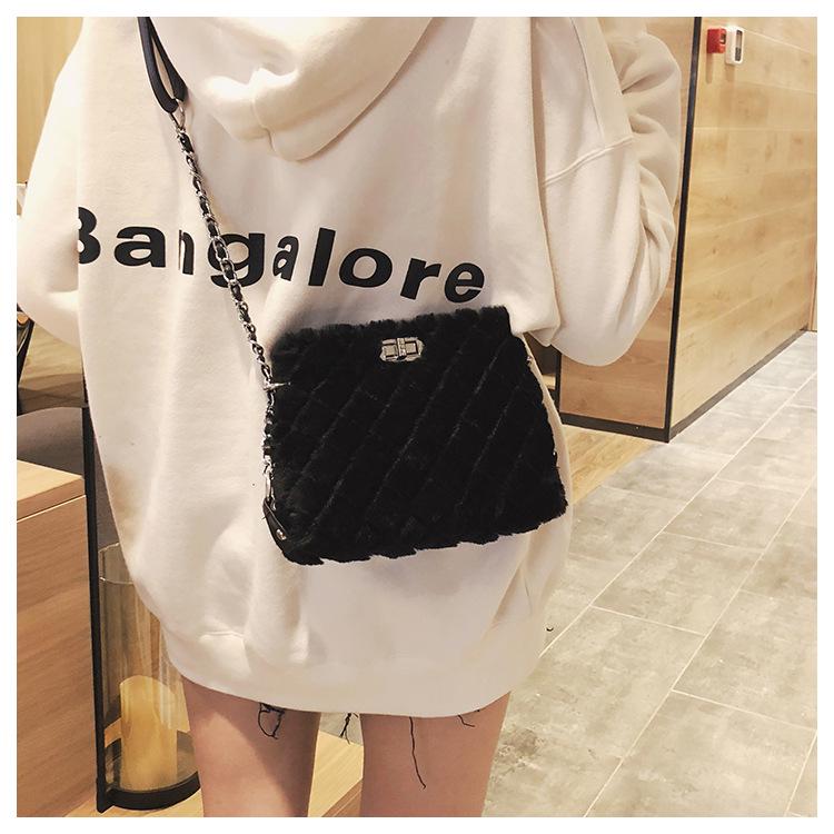 2025 Trendy Korean Faux Fur Crossbody Chain Shoulder Bag for Women One Size 1500₽