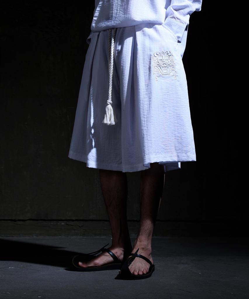 Kileutimuka Embroidered V-Tuck Shorts White