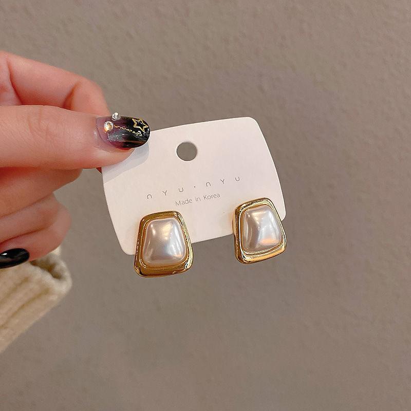 Temperament Gold Color Edging Geometric Imitation Pearl Stud Earrings for Women Retro Piercing Jewelry Accessories