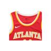 Nike Maglia da basket NBA ad asciugatura rapida, Trae Young n.. 11, Fan Edition, 2020 Maglia da Basket da Uomo Rossa CN8007-661