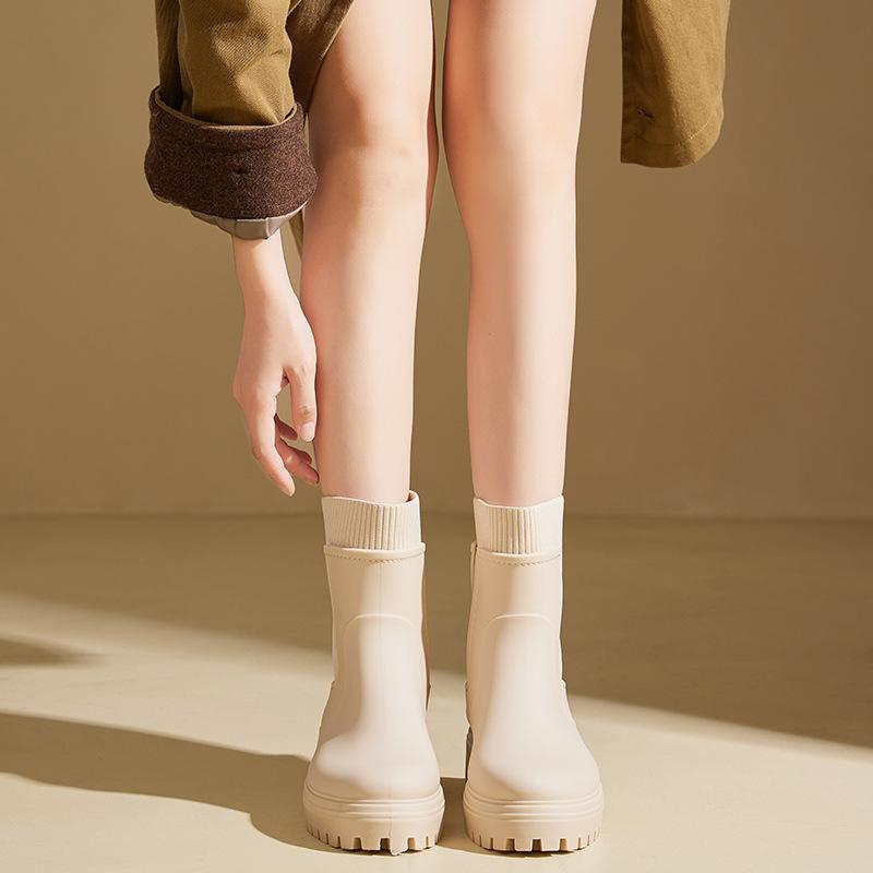 Rain Boots Women's Four Seasons Fashion Outdoor Mid-tube Waterproof Non-slip Rubber Shoes Fashion Rain Boots with Cotton Cover