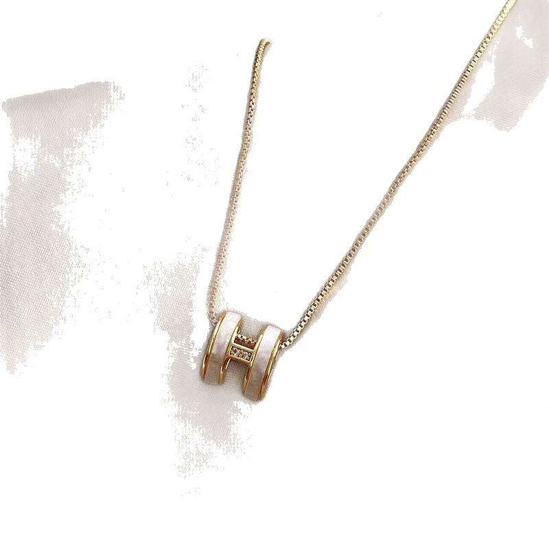 H Letter Shell Pendant Necklace: Women's Stylish Clavicle Chain - Versatile Design for New Year