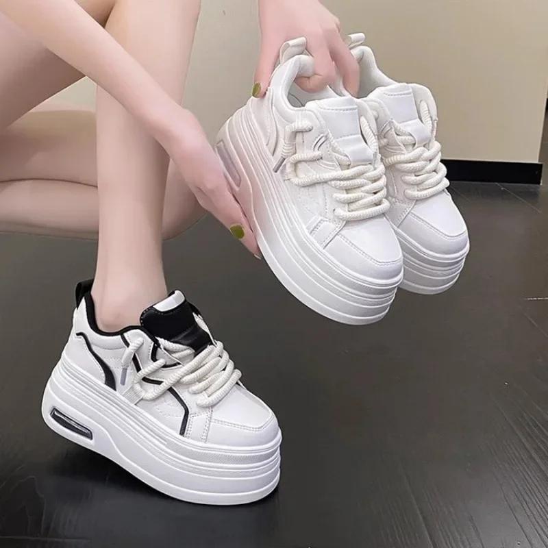 Sneakers con abbinamento colori bianco e nero per donna primavera autunno con lacci fondo spesso rialzato spugna scarpa sportiva casual