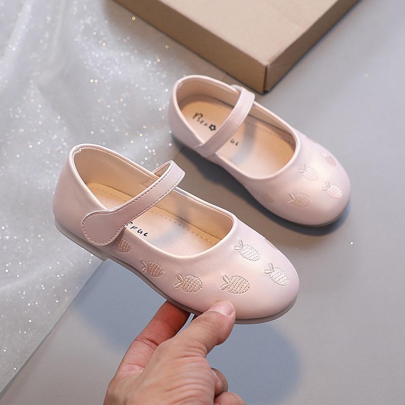 Korean Style Fashion Children's Carrot Embroidered Leather Shoes / Girls' Soft-Sole Princess Shoes / Flat Dance Shoes for Toddlers & Young Children