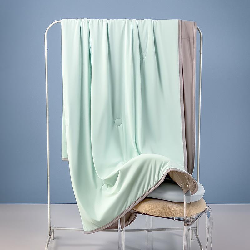 

Cooling Ice Silk Summer Quilt, Machine Washable Lightweight Blanket for Dorm & Home 100x150cm Summer Quilt