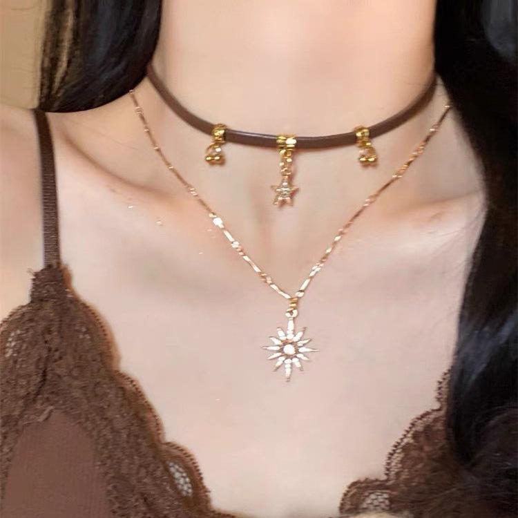 Collier Maillard automne et hiver, design de niche féminin, léger, luxueux, haute personnalité, polyvalent, double couche, chaîne de clavicule à franges papillon