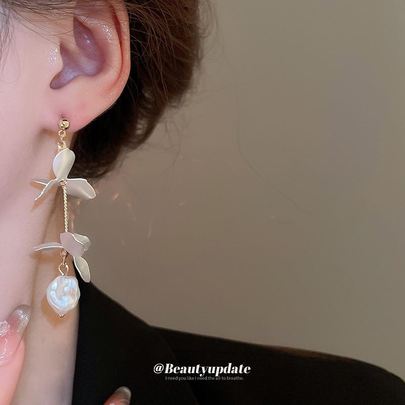 Silver needle artificial pearl petal fringed earrings French super fairy long fringed earrings high-end temperament earrings