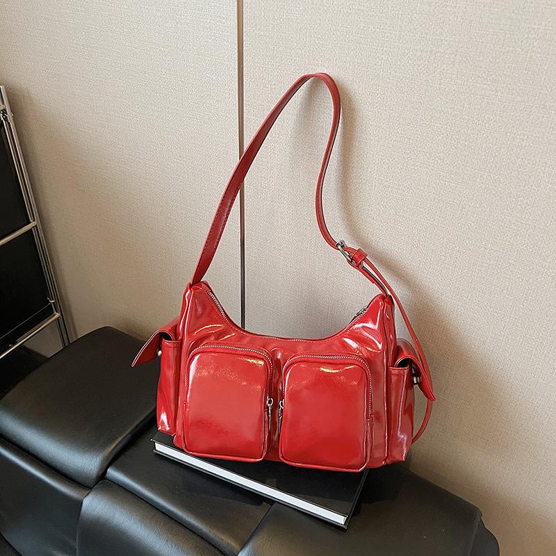 Nische Unterarmtasche Damen neu retro schlichte High-End Umhängetasche süße und coole Lokomotivtasche