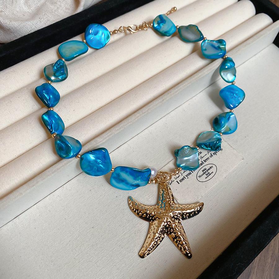 European and American Retro Color Shell Pendant Necklace Niche Collarbone Chain Design Niche Item Decoration